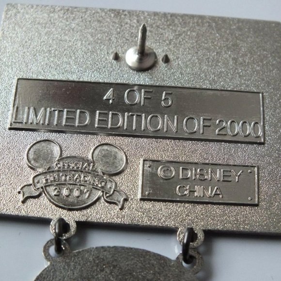 Disney Pirates Of The Caribbean Captain Barbossa Legend Lives On Dangle Pin, LE - Picture 2 of 5